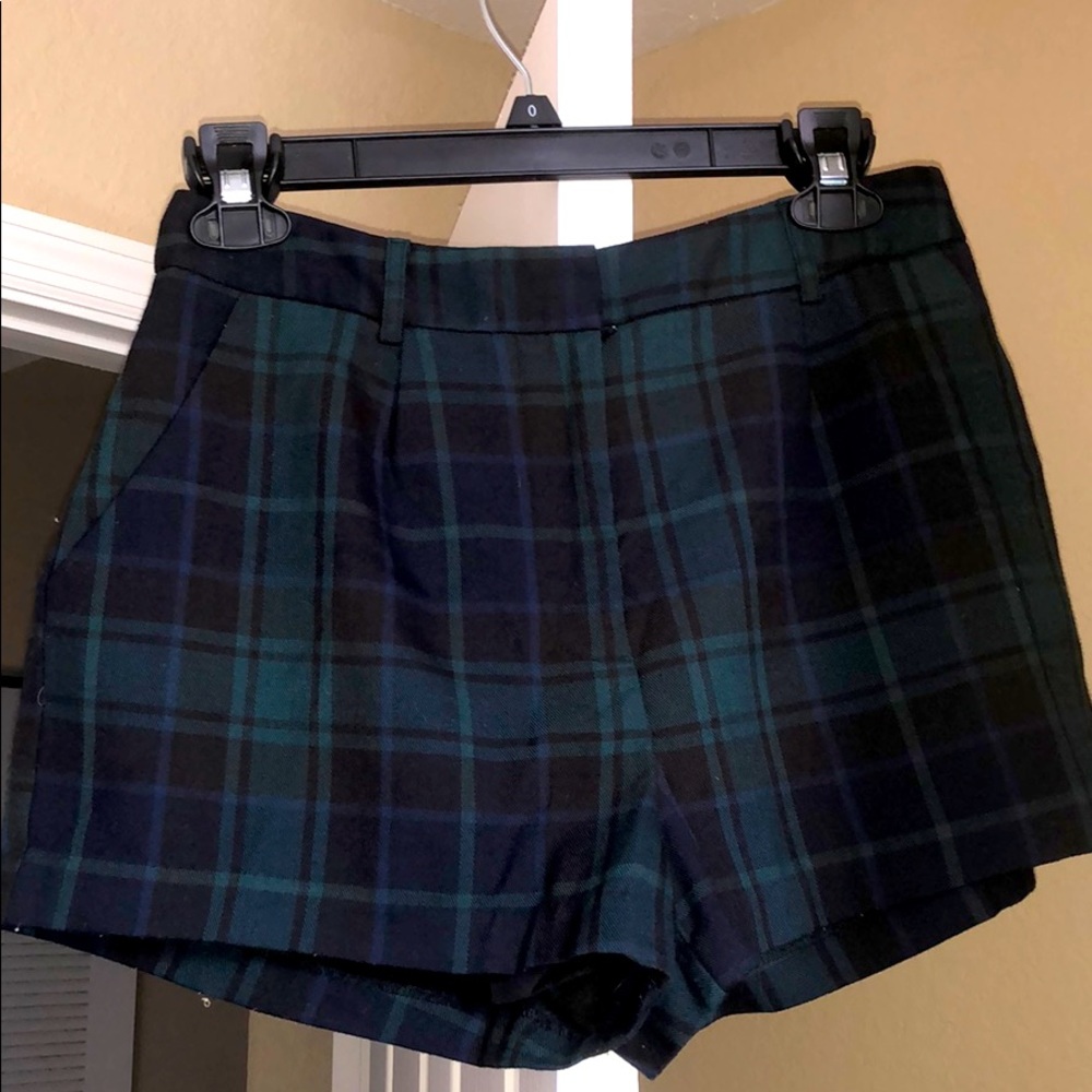 Forever 21 Navy blue forest green tartan short (m)